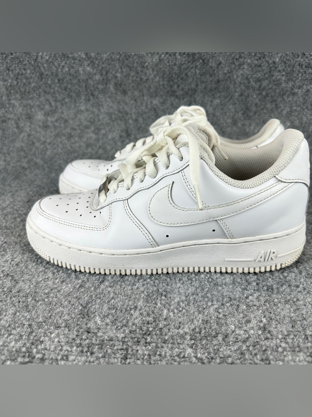 Nike Air Force 1 07 Triple White Women's Size 8 Sneakers Shoes DD8959-100 Low - Picture 5 of 16